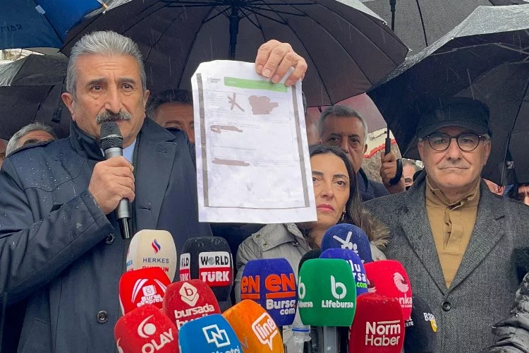 CHP İl Başkanı Yeşiltaş, BUSKİ önünde basın açıklaması yaptı