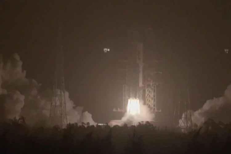 Çin'in "Çang'ı 6" keşif aracı, Ay yörüngesine girdi