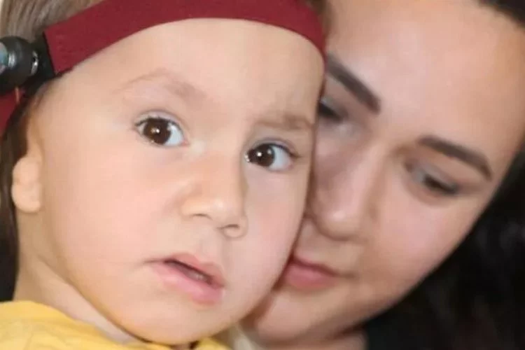 Doğuştan çift kulak mikrotia hastası Çınar'ın duyması için çağrı