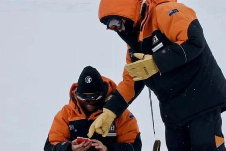 Dünya alarm veriyor: Antarktika'ya ilk kez karla karışık mikroplastik yağdı