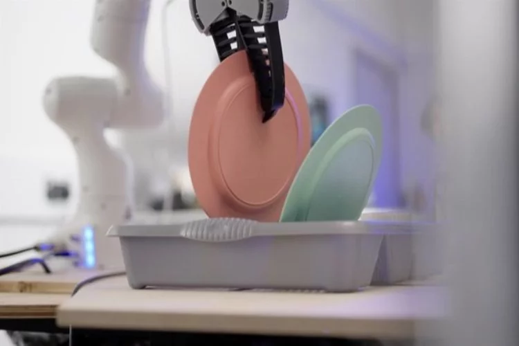 Dyson, ev işlerini yapabilecek yeni robot prototiplerini duyurdu