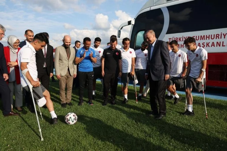 Erdoğan, Ampute Futbol Takımı'nı ziyaret etti