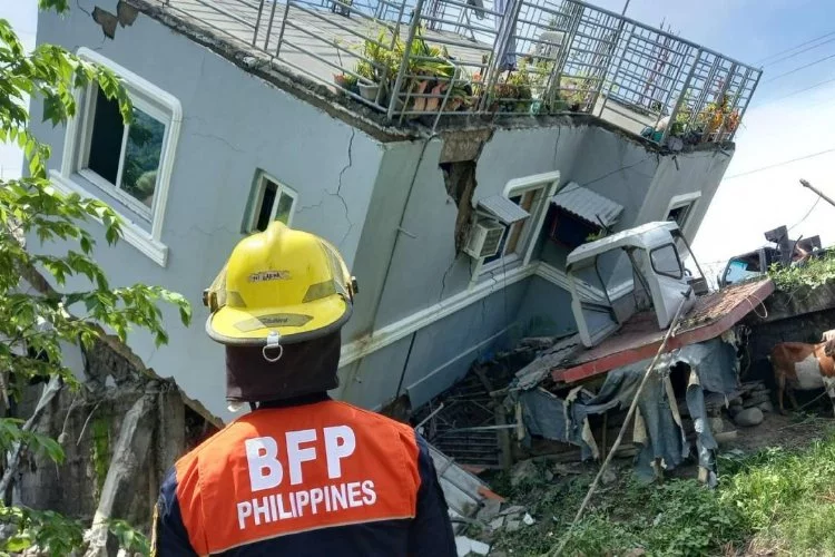 Filipinler'de 5,4 büyüklüğünde deprem meydana geldi