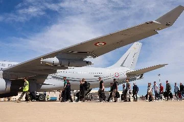 Fransa, Yeni Kaledonya'da Noumea-Magenta Havalimanı'nın önüne orduyu konuşlandırdı