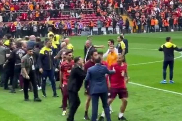 Galatasaray-Fenerbahçe derbisi öncesi oyuncular birbirine girdi