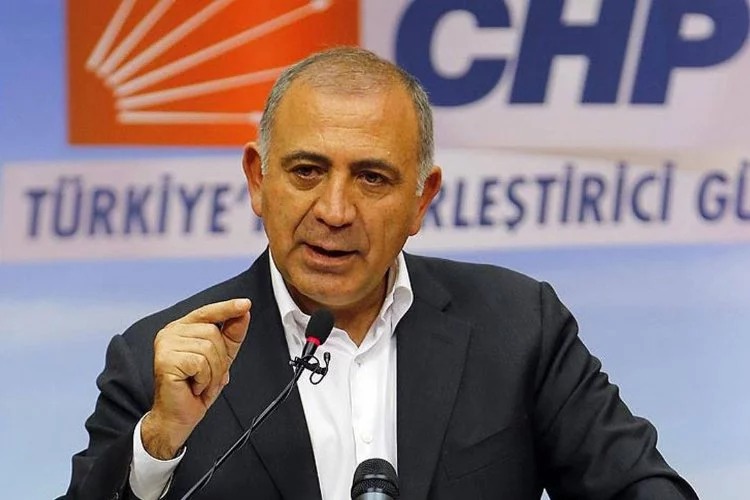 Partisini topa tutan Gürsel Tekin CHP'den istifa etti