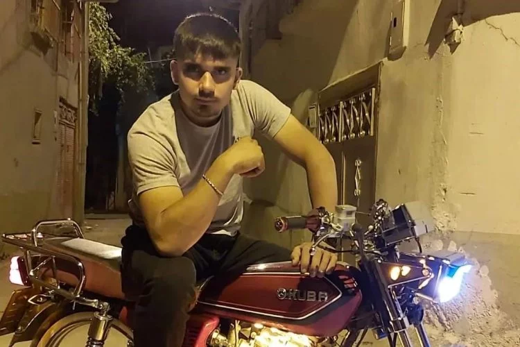 Isparta'da motosiklet trafik levhasına çarptı: 1 ölü