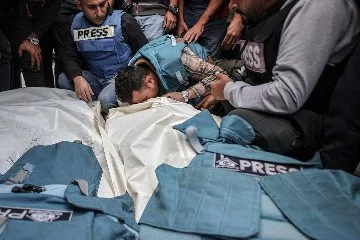 İsrail ordusu Gazze'ye yeniden başlattığı saldırılarda bir gazeteciyi daha öldürdü