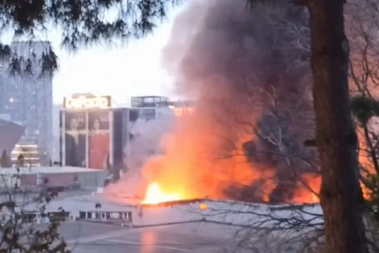 İstanbul’da halı fabrikasında yangın!