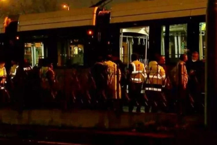 İstanbul'da iki tramvay çarpıştı! Makinist yaralandı