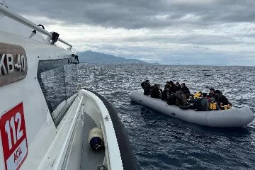 İzmir açıklarında 30 düzensiz göçmen kurtarıldı