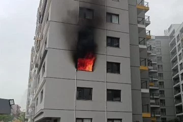 İzmir’de 8 katlı sitede yangın