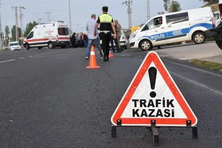 İzmir'de feci kaza: Uçuruma devrilen traktörün sürücüsü hayatını kaybetti