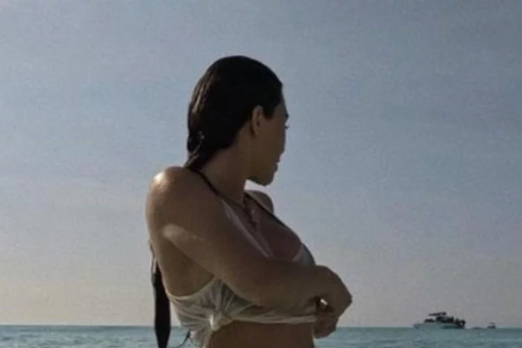 Kim Kardashian'ın tatil pozları sosyal medyayı salladı