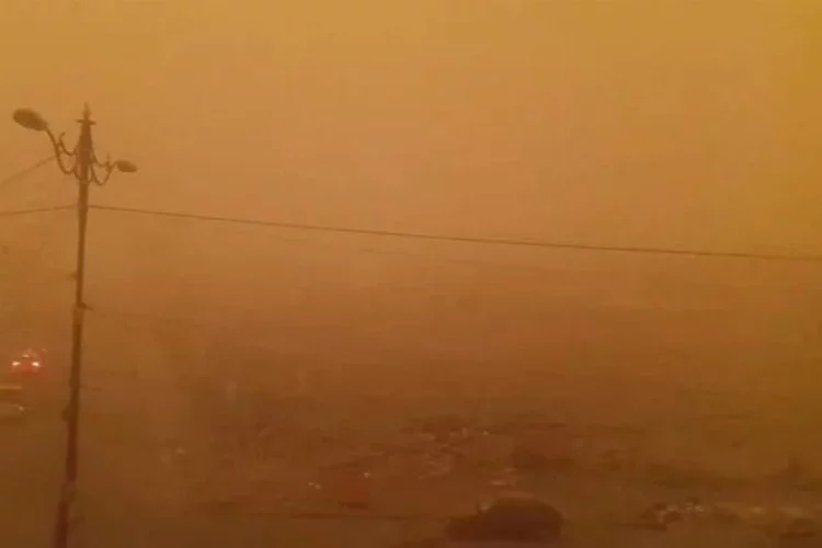 Kum fırtınası Irak'ta uçuşları durdurdu!