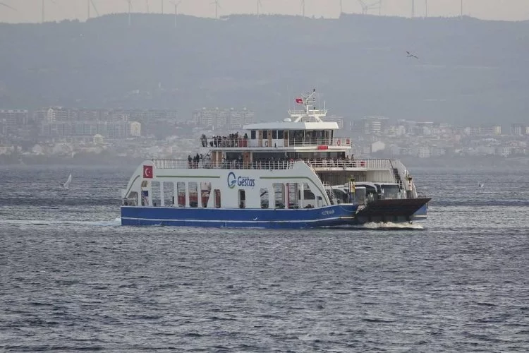 Kuzey Ege'de yarınki feribot seferleri iptal edildi
