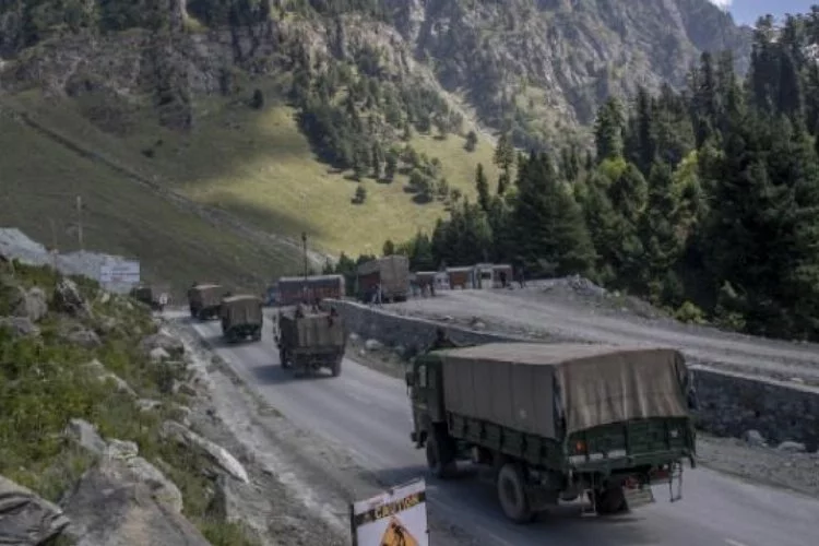 Ladakh'ta Hint askerlerini taşıyan otobüs yuvarlandı: 7 ölü