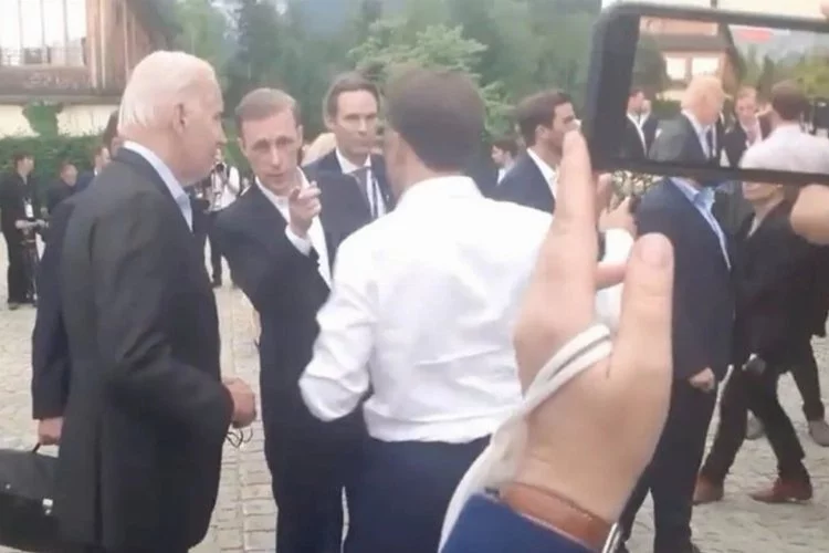 Macron, Biden'a 'kötü haber' verirken yakalandı