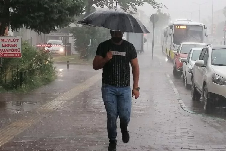 Meteoroloji'den Bursa'ya kuvvetli sağanak yağış uyarısı! Şemsiyesini unutan yandı....(28 Nisan 2024 Bursa'da hava nasıl?)