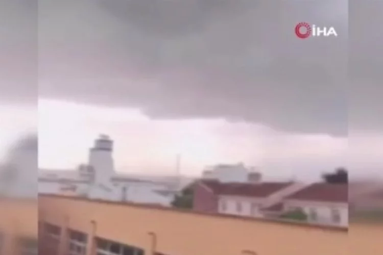 Bursa'da sağanak yağış ve dolu hayatı olumsuz etkiledi