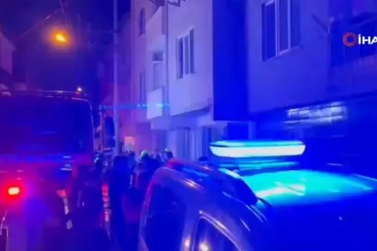 Bursa'da apartman yangını! 4 kişi dumandan etkilendi