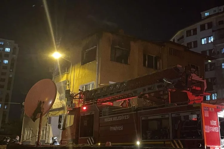 Niğde'de apartmanda çıkan yangında bir kişi dumandan etkilendi