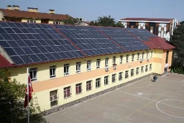Okulun elektrik ihtiyacının yarısı güneş enerjisinden karşılanıyor