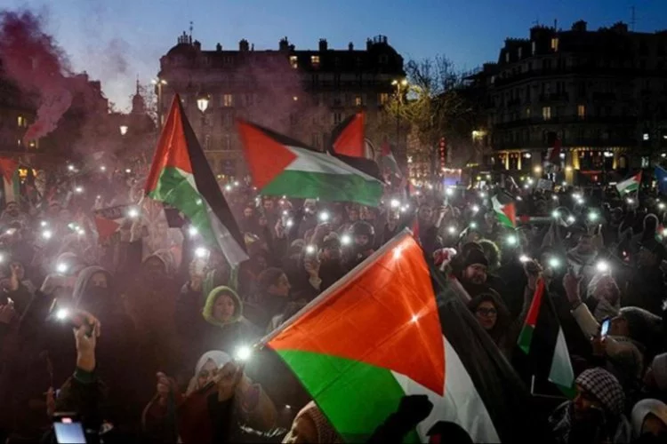 Paris 'Gazze' için sokaktaydı! 'Katil İsrail' sloganları atıldı