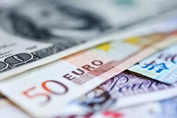 Piyasalarda rekor serisi sürüyor: Dolar ve euro zirve yeniledi
