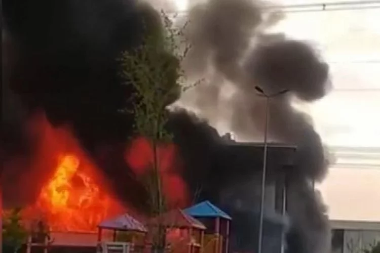 Sultanbeyli'de mobilya fabrikasında yangın çıktı