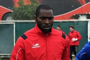 Süper Lig ekiplerinden Antalyaspor'da da forma giymiş olan eski futbolcu Joseph Boum hayatını kaybetti