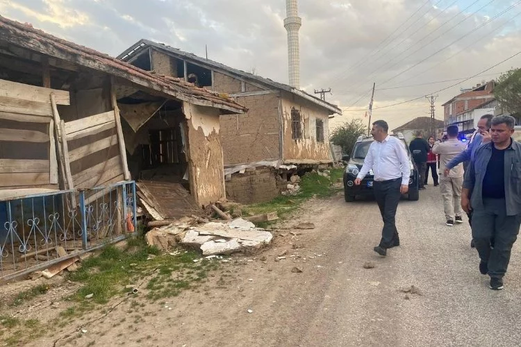 Tokat'ta 5.6 büyüklüğünde deprem! Samsun, Sivas, Kayseri, Çorum'da da hissedildi: Bazı köy evleri yıkıldı