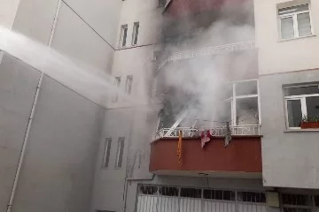 Tokat'ta kibritle oynayan çocuk balkonu ateşe verdi