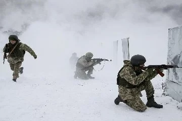 Ukrayna ordusu, Avdiyivka yönündeki Rus mevzilerine yoğun topçu atışlarına devam ediyor