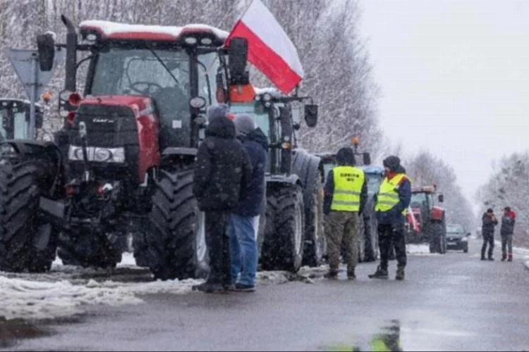 Ukrayna sınırını trafiğe kapattılar! AB’nin Ukrayna tarım politikasına tepki