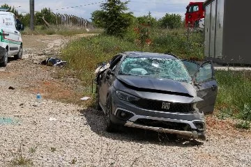 Uşak'ta takla atan otomobildeki 1 kişi öldü, 2 kişi yaralandı