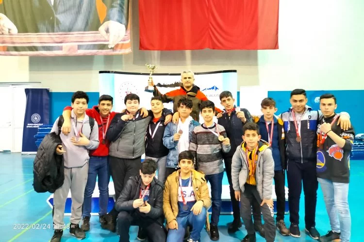 Yiğitler Anadolu İmam Hatip Lisesi Güreş Takımı Bursa şampiyonu oldu
