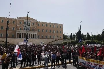 Yunanistan'da emekçiler 24 saatlik genel greve gitti